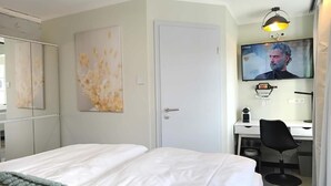 Blackout curtains, soundproofing, free WiFi - NOX Hotel Zimmer 4 Essence (Walzbachtal)