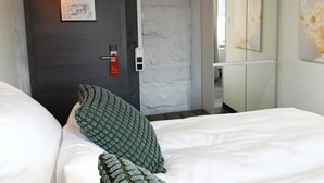 Blackout curtains, soundproofing, free WiFi - NOX Hotel Zimmer 4 Essence (Walzbachtal)
