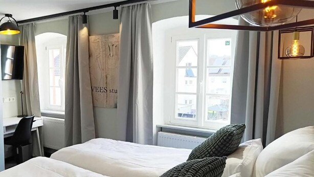 Blackout curtains, soundproofing, free WiFi - NOX Hotel Zimmer 4 Essence (Walzbachtal)