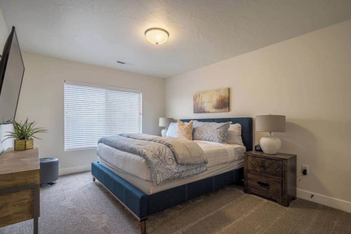 Desk, iron/ironing board, travel crib, WiFi