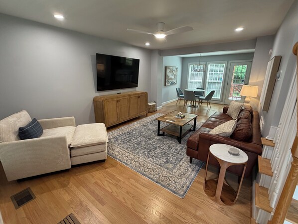 Modern 3 Bedroom Lindley Park Home - Central Location - Sleeps 7 - EV ...