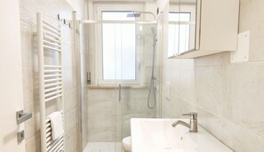 Bathroom - Vrbo Property (Pineto)