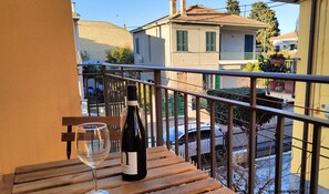 Outdoor dining - Vrbo Property (Pineto)