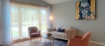 Lombard Retreat - Modern Lux 4Br & 1.5B Home - Near Hwy, Shops & Restaurants