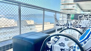 Deluxe Apartment, Balcony, Partial Sea View | Outdoor dining - SHB - A Beira-Mar no Gonzaga (Santos)