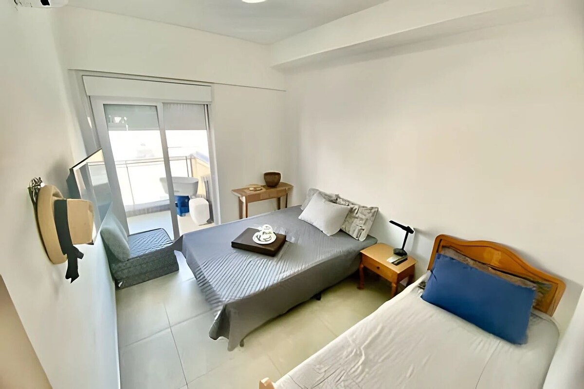 Deluxe-Apartment, Balkon, eingeschränkter Meerblick | Kostenloses WLAN