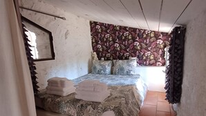 Room - Vrbo Property (Opoul-Périllos)