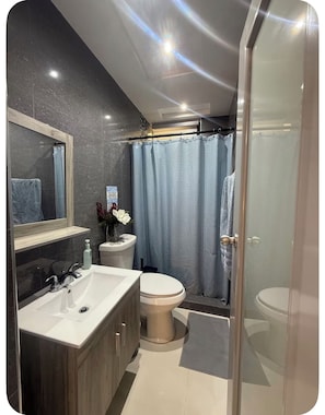 Hair dryer, towels, toilet paper - Vrbo Property (Carolina)