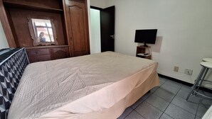 Unclassified image, 2 of 7, button - TI 306 (Cabo Frio)