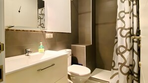 Bathroom - Double Room + Private Bathroom Casa Palacio Centro (3) (Sevilla)