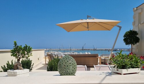 Modè, holiday home with panoramic sea view terrace