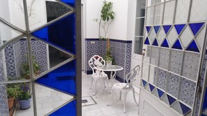 Outdoor dining - Luxury suite with private bathroom in SS Palace House (Sevilla)