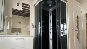 Bathroom - Luxury suite with private bathroom in SS Palace House (Sevilla)