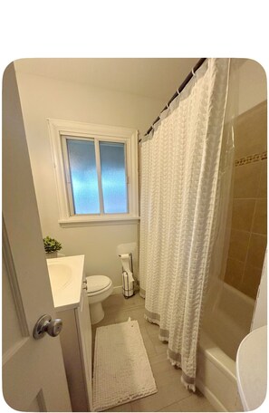 Bathroom - Cozy Home with Large Yard (Aurora)