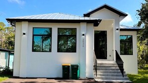 Exterior - Coastal Naples Retreat 3 Miles to the Beach NEW! (Naples)