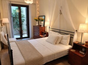 Room - Breathe in Delphi - 3BR, Mountain & Sea View (Delfi)