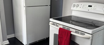 3-bedroom house in peaceful Detroit with cool AC