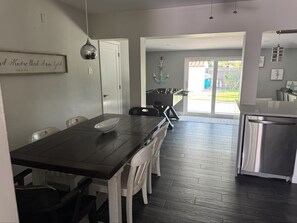 Dining - The cozy little house. (Fort Lauderdale)