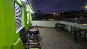Khu ẩm thực ngoài trời