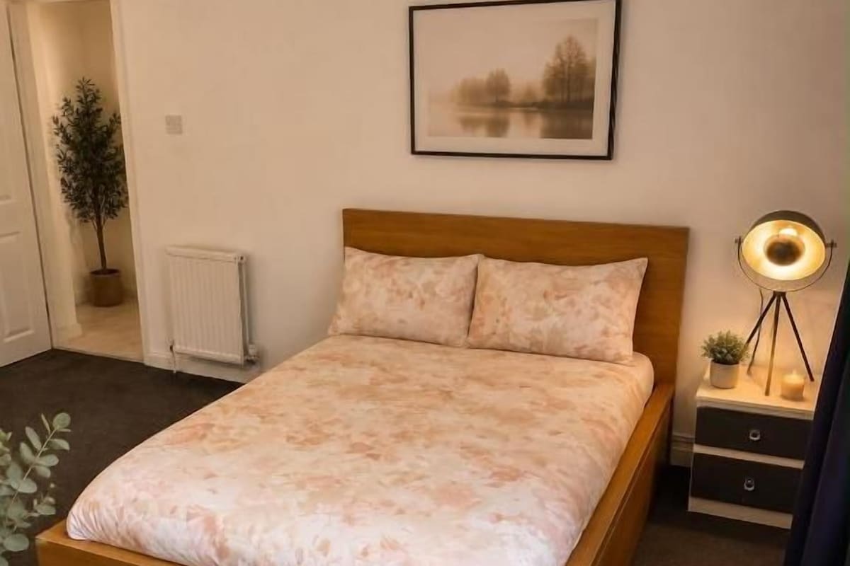 WiFi (free), bed sheets