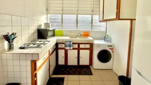 Private kitchen - La Juliette Dodu, Calm and Central (Saint-Denis)