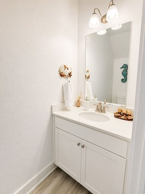 Shower, hair dryer, towels, soap - 30A Family Townhome | 2 Kings • Arcades • Sleeps 9 (Santa Rosa Beach)