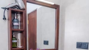 Bathroom - Bay Hiriketiya (Dikwella)
