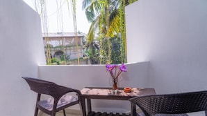 Outdoor dining - Bay Hiriketiya (Dikwella)