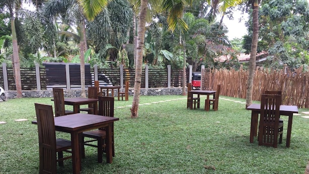Outdoor dining - Bay Hiriketiya (Dikwella)