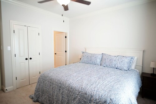 Oxford Creekside Hideaway