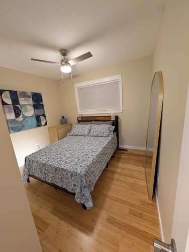 Cozy 3 bed Craftsman Retreat, 10 Min from the Big House