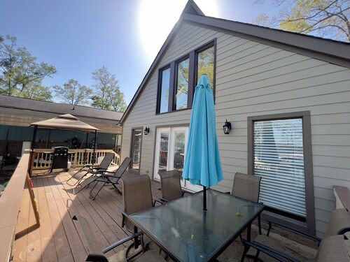 Lake Living with Amazing Views of Lake Hartwell