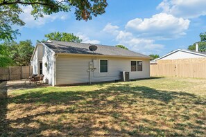 Exterior - Near Glade Parks Updated 3 Bedroom (Euless)