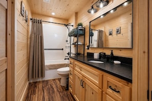 Bathroom - NEW CABIN! - MawMaw Bear's Nook -King Bed-Dog Yard (Murphy)