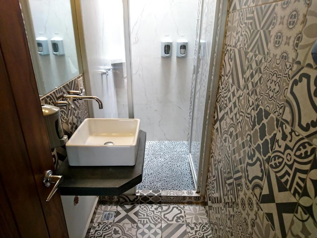 Deluxe Shared Dormitory | Bathroom