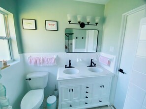 Bathroom - Modern Cozy 2BR/2BA Casita - Pet-Friendly - 5 Min to Madeira Beach, (ST. PETERSBURG)
