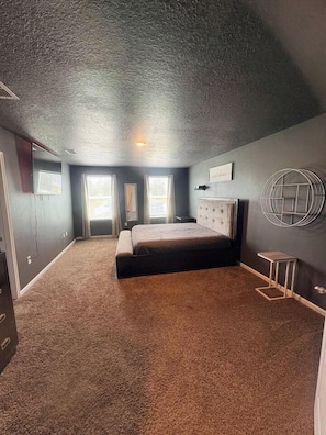 5 soverom, skrivebord, strykejern/-brett og wi-fi (inkludert)
