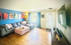 Living area - Private bedroom in Warren with central air (Warren)