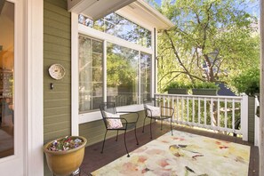 A covered porch with two chairs and a large potted plant. - Spacious 2400 sq ft NoBo Home: Restaurants - Hiking - Trails - Quiet (Boulder)