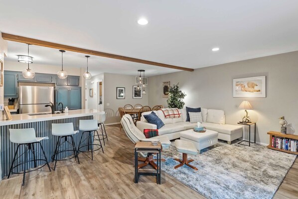 A modern kitchen with a central island, bar stools, and pendant lighting. - 2BR Condo for 6 w Shared Hot Tub, Near Mtn & Lakes (Mammoth Lakes)
