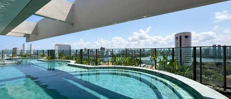 สระว่ายน้ำ