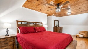 5 bedrooms, iron/ironing board, WiFi, bed sheets - The Hilltop Farmhouse — A Private Country Retreat (Madison)