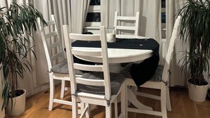 Dining - 4 Bedroom Flat in Zone 2 London (London)