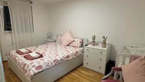 Room - 4 Bedroom Flat in Zone 2 London (London)