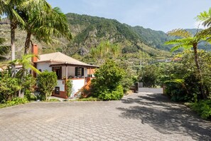 Unclassified image, 3 of 48, button - Vrbo Property (São Vicente)