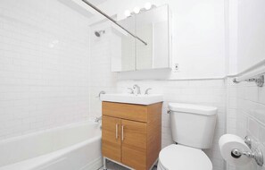 Bathroom - Midtown East Oversized Studio (New York)