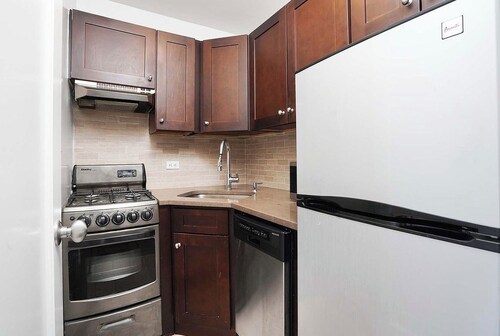 Midtown East Oversized Studio