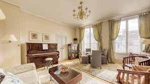 TV - Spacious beautiful cozy & charming 1 bedroom, 50m2 (Paris)