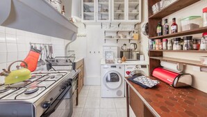 Private kitchen - Spacious beautiful cozy & charming 1 bedroom, 50m2 (Paris)