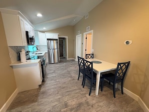 Dining - 🌅 Ocean View 2 Bedroom Cottage | Unit 6 (Treasure Island)